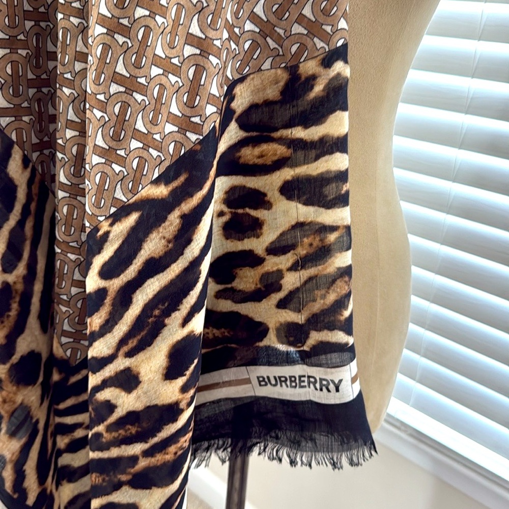 AUTHENTIC BURBERRY A:MU LEOPARD SCARF - Picture 4 of 6